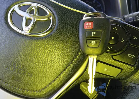 2017 Toyota Rav4 Le z USA, uszkodzony, nr VIN JTMZFREV8HJ131262